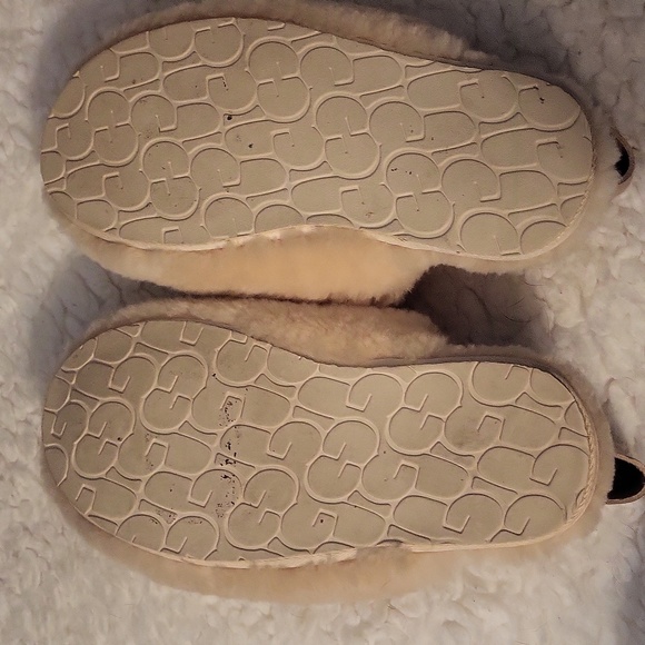Ugg slippers - Picture 2 of 3